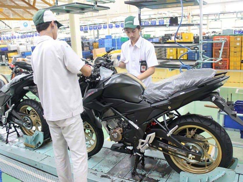 Perakitan Warna Baru New Honda CB150R StreetFire