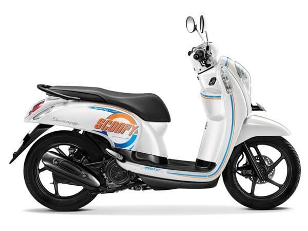 honda-scoopy-esp-white-capital