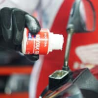 Gimana Cara Mengganti Minyak Rem dan Membersihkan Kaliper Sepeda Motor ?
