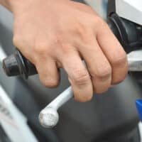 Akibat Tidak Pernah Mengganti Minyak Rem pada Sepeda Motor