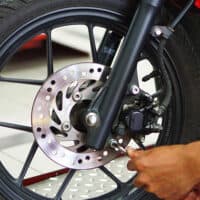 Cara Mengganti Kampas Rem Cakram Tanpa Harus Lepas Ban