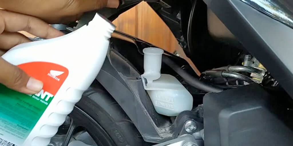 Cara Mudah Menguras dan Mengganti Air Radiator Sepeda Motor Honda Matic
