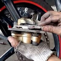 Cara Mengganti Kampas Rem Cakram Tanpa Harus Lepas Ban