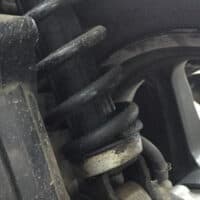 Hati-hati! Menggunakan Shockbreaker Belakang Bocor Bisa Berakibat Fatal