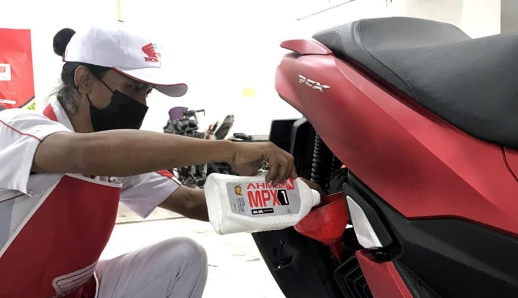 Perbedaan Oli Mesin dan Oli Gardan