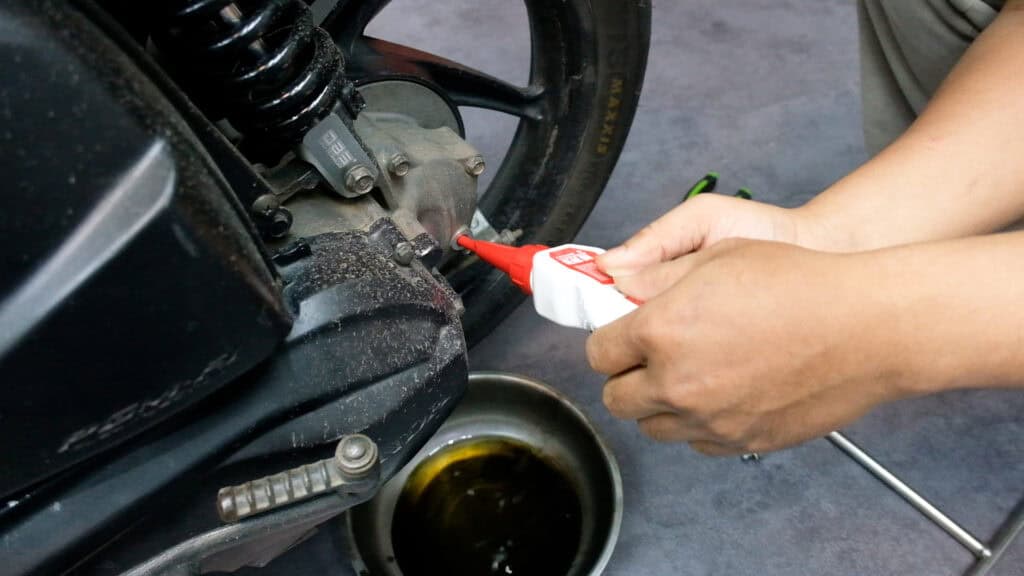 Cara Cepat dan Mudah Mengganti Oli Gardan Sepeda Motor Honda Matic