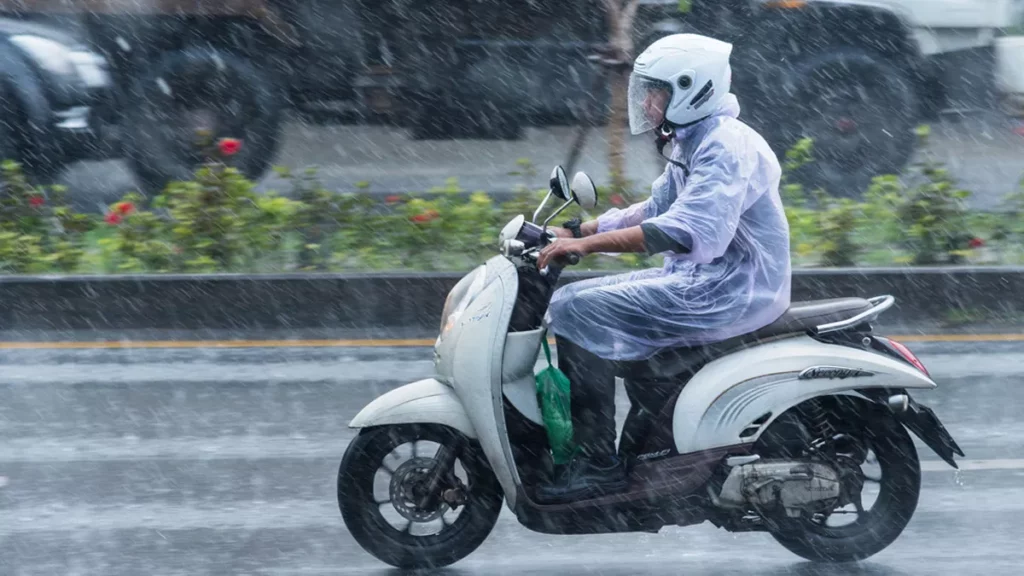 Kenapa Saat Terkena Hujan Motor Menjadi Tersendat Seperti Kehabisan Bahan Bakar?