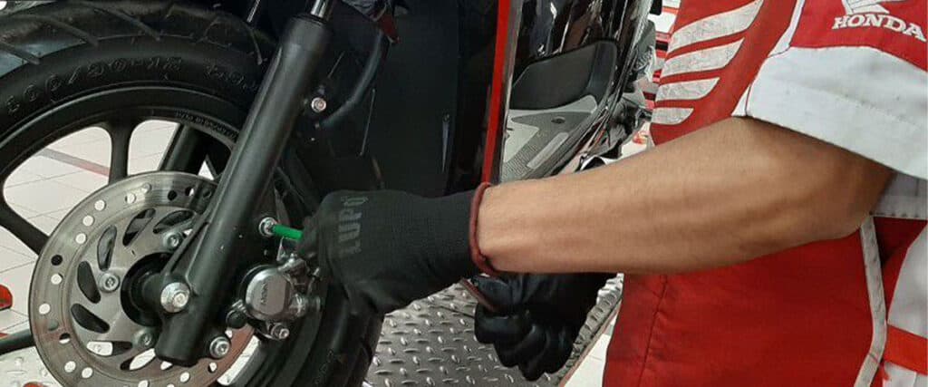 Bagaimana Agar Pengereman Cakram pada Sepeda Motor Tetap Pakem? Berikut Cara dan Tips Merawatnya