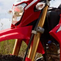 New CRF 150L 2025 : Warna Baru, Stripping Keren, Performa Lebih Tangguh!