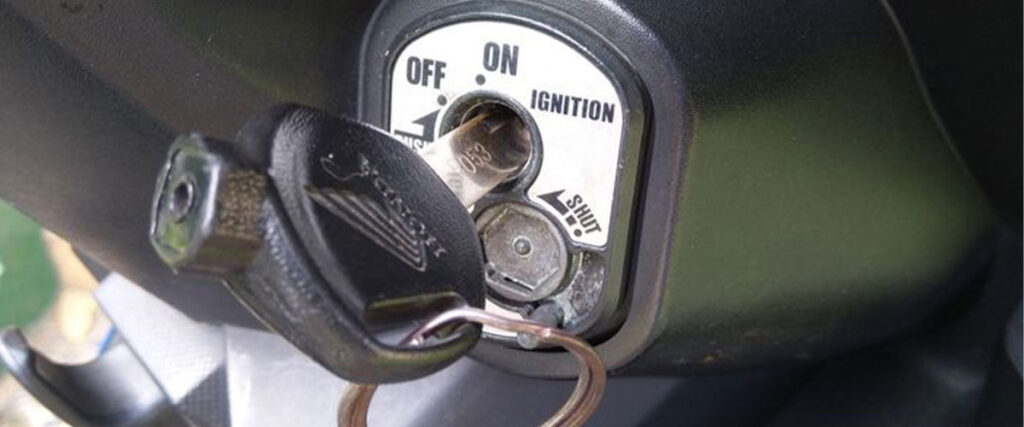 Kunci Kontak Motor Susah Dicabut? Jangan Dipaksa, Lakukan Ini!