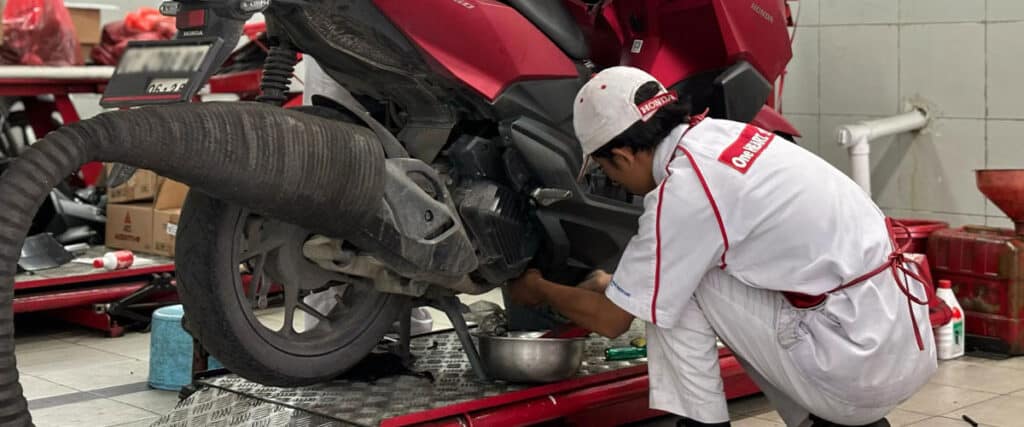Apakah Oli Asli Honda Lebih Baik untuk Mesin dalam Jangka Panjang?