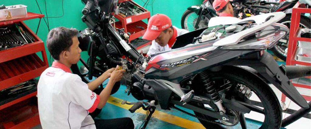 Bunyi “Tek Tek” pada Mesin Motor Honda, Ini Penyebab dan Solusinya!