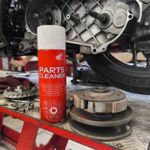Perbedaan Parts Cleaner dan Throttle Body Cleaner : Fungsi dan Penggunaan yang Tepat