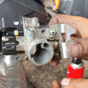 Perbedaan Parts Cleaner dan Throttle Body Cleaner : Fungsi dan Penggunaan yang Tepat
