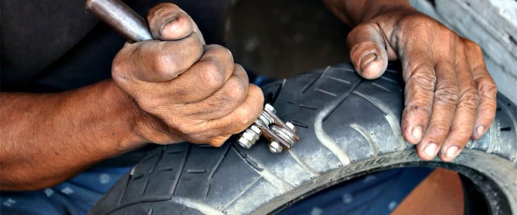 Bahaya! Menggunakan Ban Motor yang Diukir Ulang