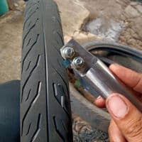 Bahaya! Menggunakan Ban Motor yang Diukir Ulang