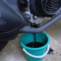 Mitos atau Fakta? Wajibkah Mesin Dingin Dulu Sebelum Ganti Oli?