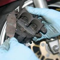 Tips Merawat Sistem Rem Motor Honda: Kampas Rem, Disk Cakram dan Selang Rem Tips Merawat Sistem Rem Motor Honda: Kampas Rem, Disk Cakram dan Selang Rem