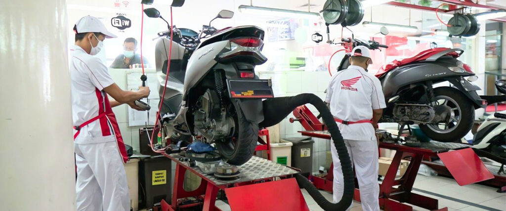 Pengecekan pada Service KPB3 di Bengkel Resmi Ahass Pengecekan pada Service KPB3 di Bengkel Resmi Ahass