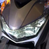 Perbedaan lampu Hologen dan Led pada Motor Honda Perbedaan lampu Hologen dan Led pada Motor Honda