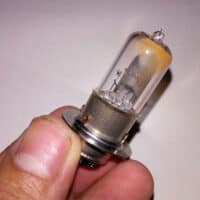 Perbedaan lampu Hologen dan Led pada Motor Honda Perbedaan lampu Hologen dan Led pada Motor Honda