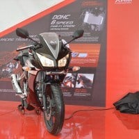 Honda CBR 150R Black Tampilan Depan