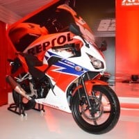 Honda CBR 150R RWB Tampilan Samping