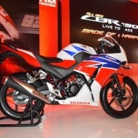 Honda CBR 150R RWB Tampilan Samping