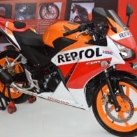 Honda CBR 150R Repsol Tampilan Samping Close Up