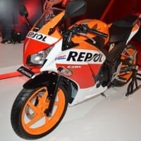 Honda CBR 150R Tampilan Samping