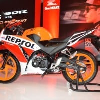 Honda CBR 150R Tampilan Samping