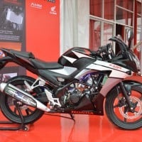 Honda CBR 150R Black Dibedah